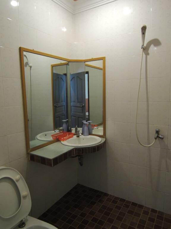 Thy Ny Hotel Battambang Habitación foto