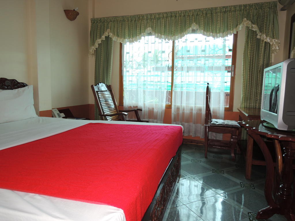 Thy Ny Hotel Battambang Habitación foto